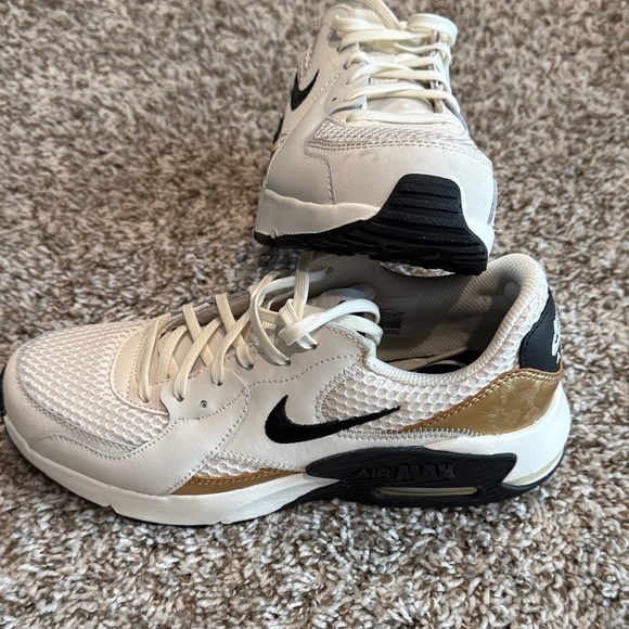 Nike Air Max Cream and Black Sneakers - Picture 1 of 3